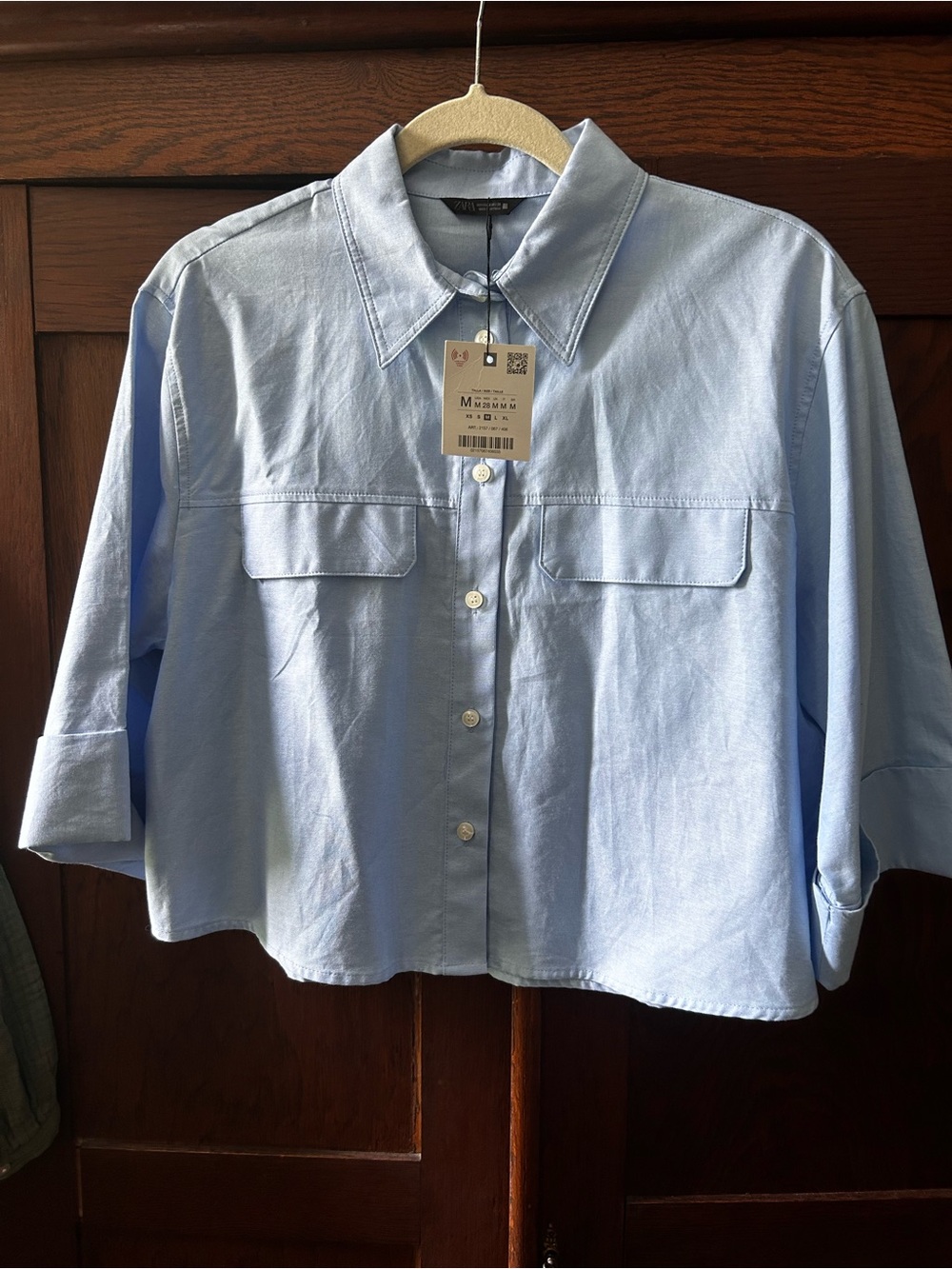 NWT Zara 100% cotton boxy cropped button-down in light blue.